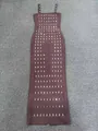 Vista detallada de vestido bandage burdeos con adornos de cuentas plateadas y tirantes - S / Top Y Pantalón / Café