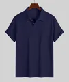 Nahaufnahme des dunkelblauen Herren-Polo-Shirts mit Waffelstruktur und kurzen Ärmeln - Marineblau