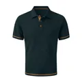 Detalle de polo para hombre de manga corta con tejido de punto acanalado y costuras ocre - Azul marino