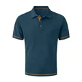 Textura detallada del polo de punto azul para hombre con tejido transpirable de seda de hielo - Aguamarina