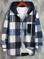 Vista detallada de camisa con capucha a cuadros azules para hombre con textura de franela - S / Tops / Azul marino