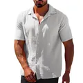 Vista detallada del tejido transpirable y con textura de esta camisa casual gris para hombre - M / Tops / Blanco