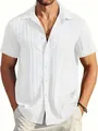 Camisa informal de hombre blanca de manga corta con textura plisada vertical y solapa - M / Tops / Blanco