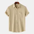 Detalle de camisa beige de manga corta para hombre con textura arrugada vertical y bolsillo - 3XL / Tops / Caqui