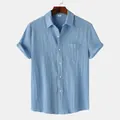 Camisa de manga corta para hombre azul claro con textura, bolsillo en el pecho y solapa - Azul claro