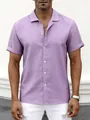 Vista frontal de camisa de hombre lavanda de manga corta con cuello de solapa moderno. - M / Tops / Púrpura