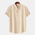 Vue détaillée d'une chemise beige à manches courtes pour homme avec col officier. - S / Hauts / Kaki