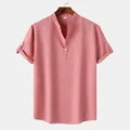 Vista detallada de camisa de lino rosa de manga corta con cuello mao y botones - Rojo sandía