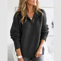 Pull-over en maille épaisse gris foncé pour femme avec un col zippé élégant pour l'hiver - Gris foncé