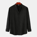 Vue détaillée d'une chemise décontractée en lin noir pour homme avec un col officier. - M / Hauts / Noir