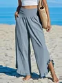Detailansicht der Damen-Freizeithose mit hoher Taille und unregelmäßigem Rüschensaum am Strand - Graublau