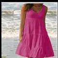 Ärmelloses gestuftes Strandkleid in Rosa mit Rundhalsausschnitt und schwingender Passform - Fuchsia