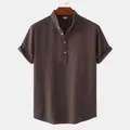 Vue détaillée de la chemise décontractée pour homme en lin marron à col montant - M / Hauts / Café
