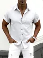 Chemise décontractée à manches courtes pour hommes gris clair avec poche poitrine - M / Hauts / Blanc
