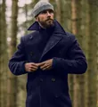 Klassieke Britse stijl marineblauwe wollen overjas voor heren in een bosrijke omgeving - S / Tops / Marineblauw