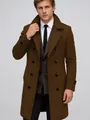 Dettaglio di un cappotto di lana marrone slim fit a doppio petto per uomo classico - Marrone chiaro