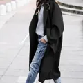 Oversized zwarte wollen jas voor dames met een klassieke revers, in een casual straatstijl - S / Tops / Zwart