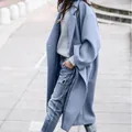 Elegante oversized lichtblauwe wollen jas voor dames, perfect voor een stijlvolle straatmode-look - S / Tops / Blauw