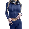Detailansicht eines blauen Damen Stricksets mit Kapuze, Reißverschluss und hoher Taille - Königsblau