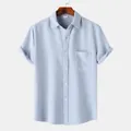 Primer plano de camisa casual celeste de manga corta para hombre con textura de gofre - 3XL / Tops / Azul claro