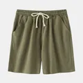 Vue détaillée du short en coton et lin vert armée montrant la texture du tissu - Vert Militaire
