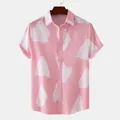 Camicia rosa a maniche corte per uomo con stampa di fantasmi bianchi decorativi. - Rosa