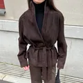 Elegante braune Vintage-Wildlederjacke für Damen mit stilvollem Bindegürtel, Herbst - S / Oberteile / Dunkelbraun