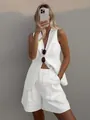 Détails d'un ensemble gilet en lin blanc sans manches et short assorti sur un mannequin - S / Haut Et Bas / Blanc