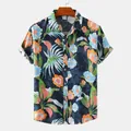 Vista dettagliata della camicia estiva da uomo a maniche corte con stampa tropicale - Blu Scuro con Floreale Tropicale Arancione Blu (C58)