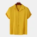 Chemise décontractée jaune à manches courtes pour homme avec col rabattu et boutons. - M / Hauts / Jaune