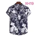Marineblaues Herren-Kurzarmhemd mit weißem tropischem Blumen- und Blattdruck für den Sommer - M / Oberteile / Marineblauer Blumendruck (XH19)