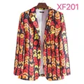 Detail eines Herren-Blazers mit lebhaftem ethnischem Kreismuster und Reverskragen. - M / Top (XF201)