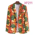 Nahaufnahme des lebendigen Ahornblattmusters und Revers an diesem schicken Herrenblazer. - Top (XF211)