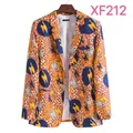 Detailansicht eines schmal geschnittenen Herrenblazers mit lebhaftem afrikanischem Muster - Top (XF212)