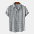 Vista frontale di una camicia casual da uomo a maniche corte con classico motivo a quadri grigi - Quadri Grigi e Bianchi (C66)