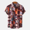 Vista frontal de camisa casual de manga corta para hombre con estampado abstracto colorido - 3XL / Tops / Geométrico claro (C96)