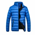 Blaue Herren-Wintersteppjacke mit Stehkragen und praktischen Reißverschlusstaschen - Himmelblau