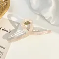 Elegante pinza para el pelo grande de acetato con textura de mármol para moños - Rosa Suave
