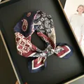 Eleganter Vintage-Quadrat-Schal aus Seide-Baumwolle mit Paisley-Muster in Marine und Burgund - Navy Rot Paisley Stil (Z7-001)