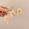 Elegant large wavy acetate hair claw clip for women in pink marble and golden finish - Wave Light Pink