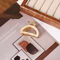 Elegante pinza para el cabello de acetato de mármol crema con base de metal dorado para mujer - 4cm Size / Mezcla de primavera pastel