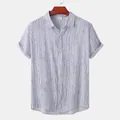 Vue détaillée du motif à rayures ondulées bleues et blanches sur cette chemise de plage - 3XL / Hauts / Bleu