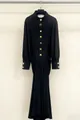 Elegante zwarte maxi-jurk met gouden knopen en geplooide taille-details voor dames. - S / Top En Bottom / Zwart
