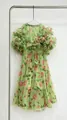 Robe fleurie rétro française élégante avec manches à volants et nœud à la taille - S / Haut Et Bas / Floral Vert Clair