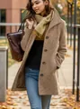 Manteau en laine mi-long et cintré pour femme avec un design vintage à boutonnage. - S / Hauts / Kaki