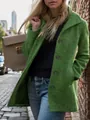 Vue détaillée d'un manteau en laine vert vintage pour femme avec texture, style urbain - S / Hauts / Vert