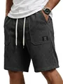 Detailansicht der dunkelgrauen Waffelstrick-Herrenshorts mit Stoffstruktur und Taschendetail - S / Unterteile / Schwarz