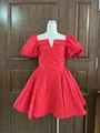 Vista frontal detallada de un vestido rojo con mangas abullonadas estilo vintage francés - S / Estilo Corto - Top Y Bottom / Rojo