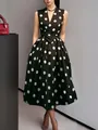 Élégante robe midi sans manches à pois noirs et blancs dans le style classique Audrey Hepburn - S / Hauts / Noir