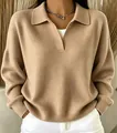 Eleganter beiger Rippstrick-Polo-Pullover für Damen mit lockerer Passform und V-Ausschnitt. - S / Oberteile / Khaki